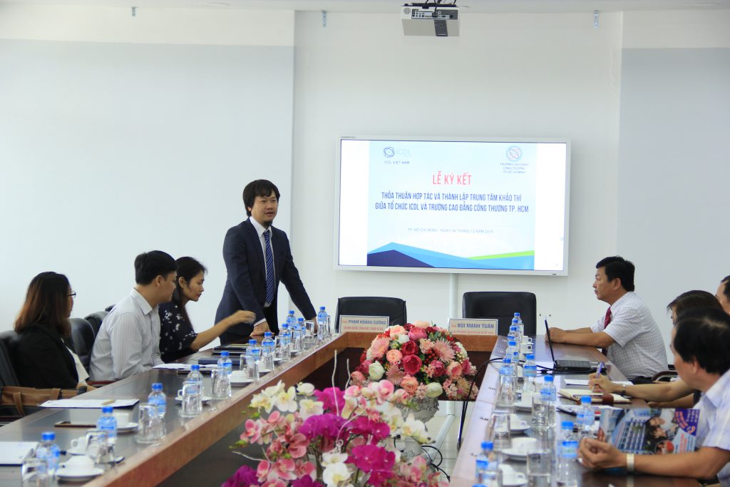 Ông Phạm Hoàng Cường – Giám đốc ICDL Việt Nam khẳng định sẽ phối hợp chặt chẽ với trường CĐ Công thương TP HCM trong việc chuẩn hóa kĩ năng CNTT cho toàn thể cán bộ giảng viên, sinh viên Nhà trường.