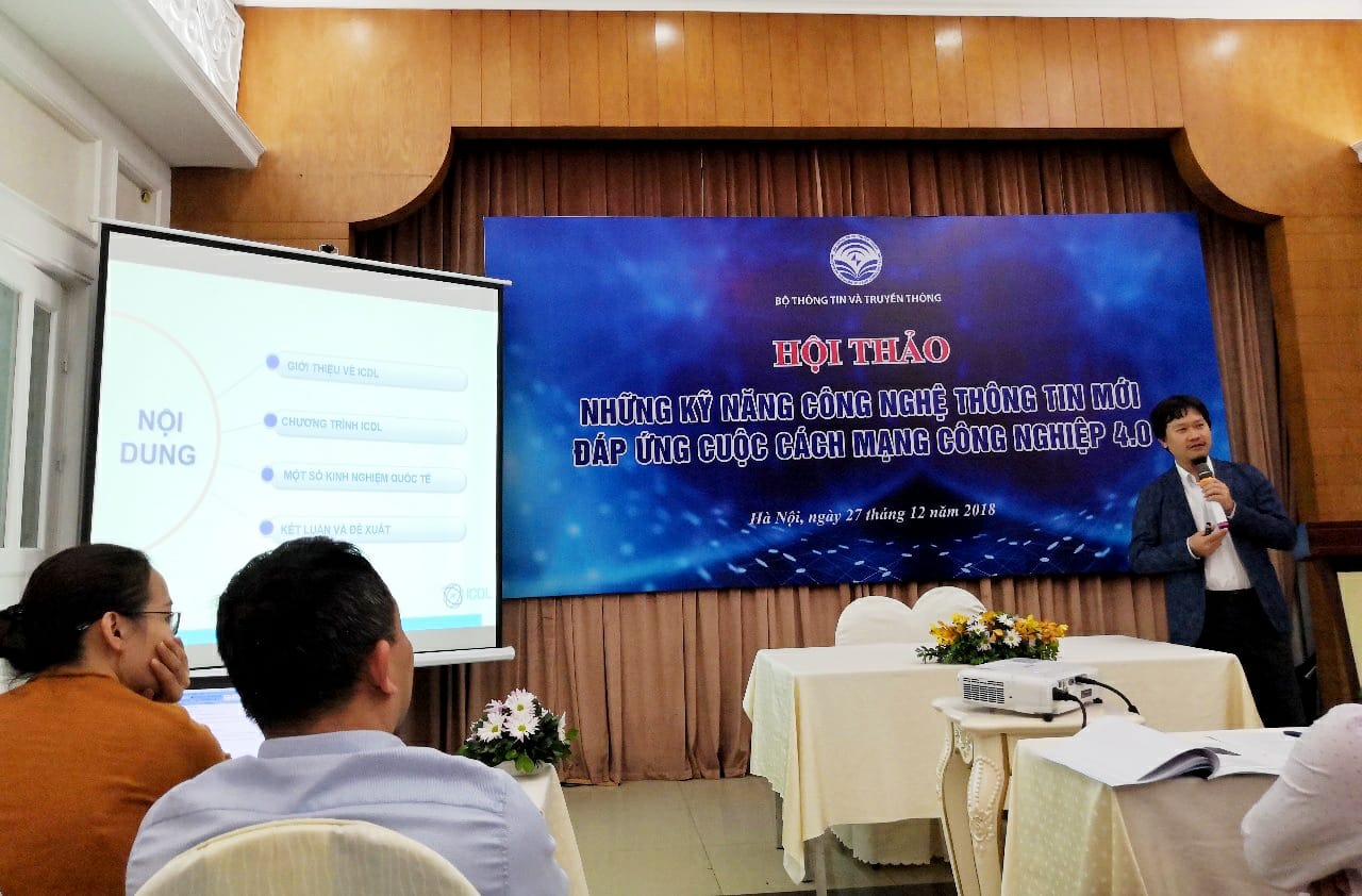 Ông Phạm Hoàng Cường, Giám đốc Tổ chức ICDL Việt Nam chia sẻ về kinh nghiệm nước ngoài trong việc xây dựng và triển khai các kỹ năng CNTT mới của Tổ chức ICDL.