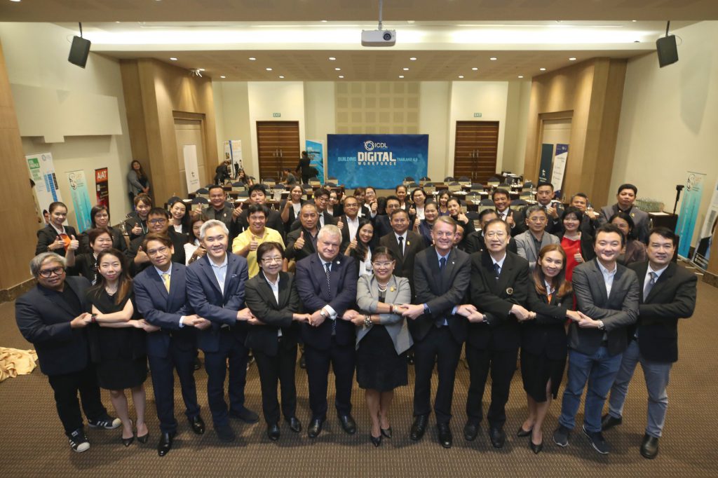 Lễ ký kết biên bản ghi nhớ hợp tác giữa ICDL và 8 Hiệp hội Công nghệ thông tin và máy tính  tại Thái Lan.